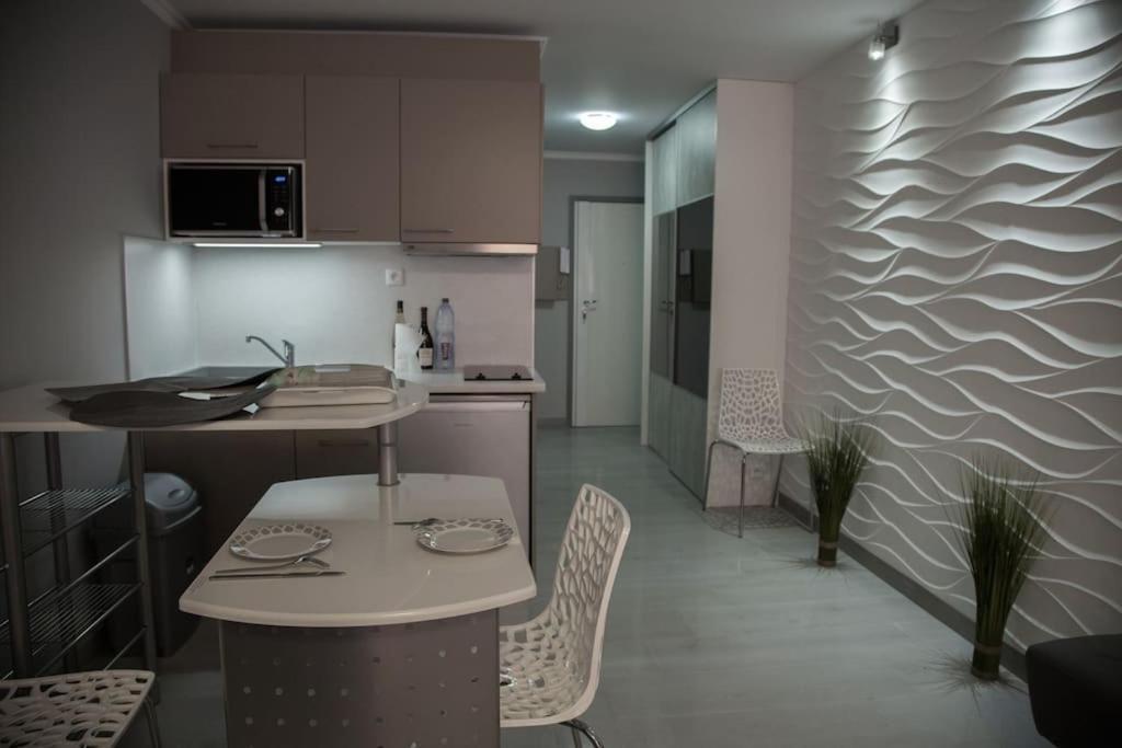 Stylish Studio In Only 50 Meters From Beach ! Nice Buitenkant foto