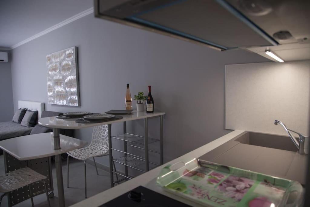 Stylish Studio In Only 50 Meters From Beach ! Nice Buitenkant foto